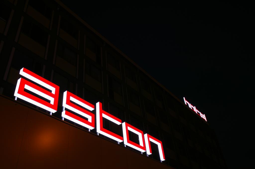 Aston Hotel Bratislava Luaran gambar